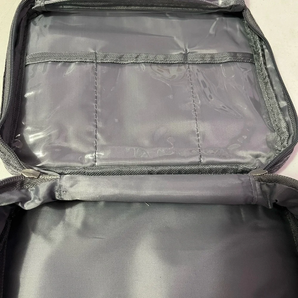 /TRAVEL Makeup Waterproof Storage Bag - New